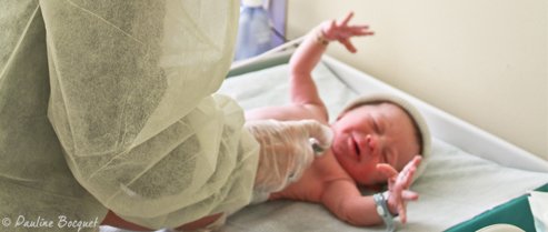 Soins et examens médicaux de mon bébé à la maternité